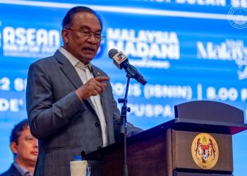 Hadiah buat rakyat, setiap orang terima 300 liter subsidi petrol