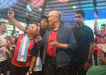 Bangi Square 2 ‘full house’, TPM Ahmad Zahid meriahkan Final World Cup bersama peminat bola