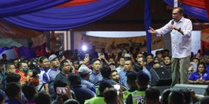 Perdana Menteri, Datuk Seri Anwar Ibrahim yang juga Pengerusi Pakatan Harapan berucap ketika hadir pada ceramah Jelajah Perpaduan sempena PRN Selangor di Semenyih, Kajang, pada Selasa. - Foto BERNAMA