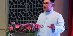 ANWAR: Inisiatif ini adalah bagi menjadikan Malaysia sebagai peneraju ekonomi Asia dan destinasi pelaburan yang berdaya saing di peringkat global. -Bernama
