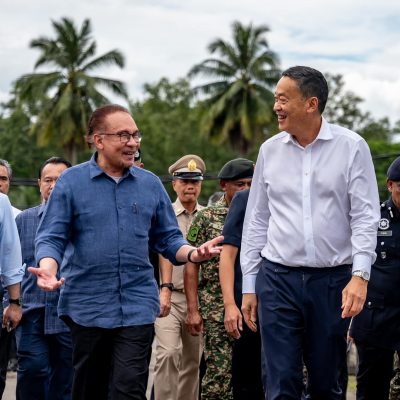 Perdana Menteri Dato' Seri Anwar Ibrahim (kanan) bersama Perdana Menteri Thailand (kiri)